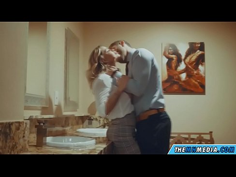 ❤️ Apabila awek berambut perang menggoda anda di tandas awam Lucah cantik pada ms.ttsex.ru ❌️